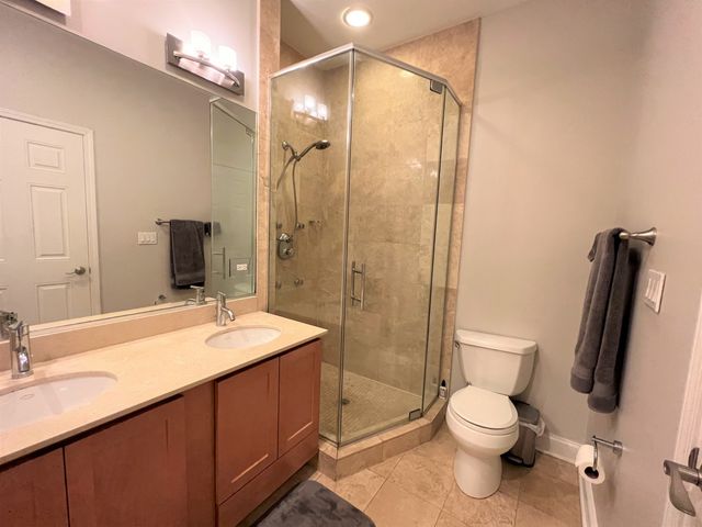 2424 N SOUTHPORT Avenue B, Chicago, IL 60614
