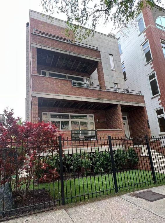 2424 N SOUTHPORT Avenue B, Chicago, IL 60614