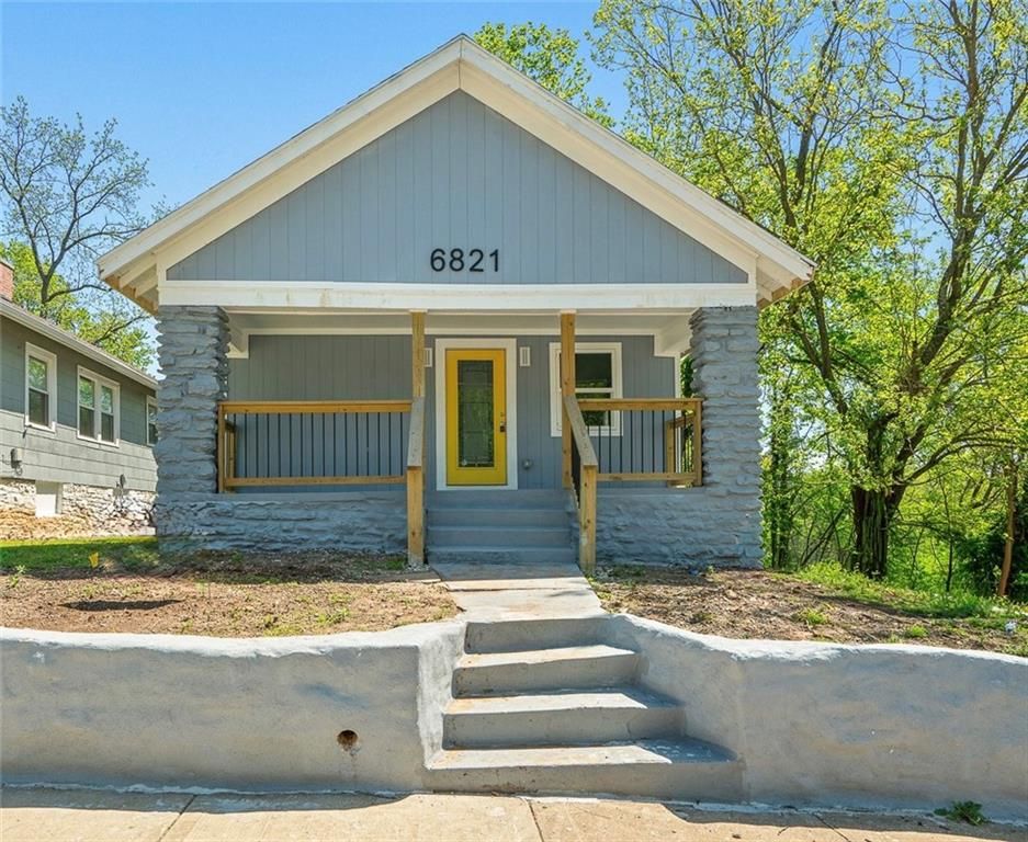 6821 Monroe Avenue, Kansas City, MO 64132