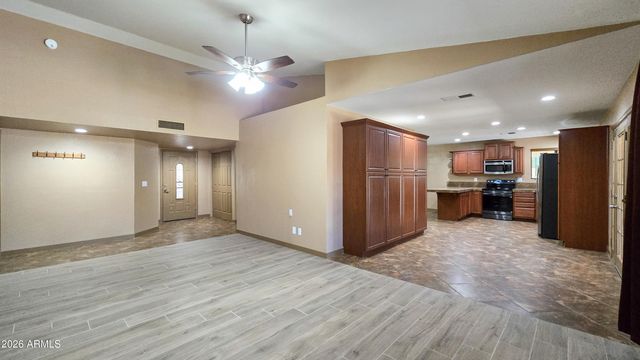 8002 W MARYLAND Avenue, Glendale, AZ 85303