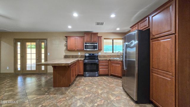 8002 W MARYLAND Avenue, Glendale, AZ 85303
