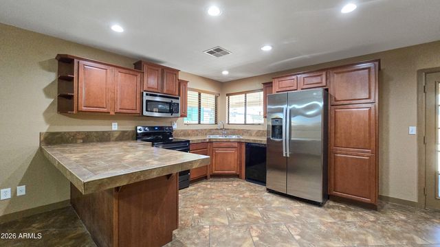 8002 W MARYLAND Avenue, Glendale, AZ 85303