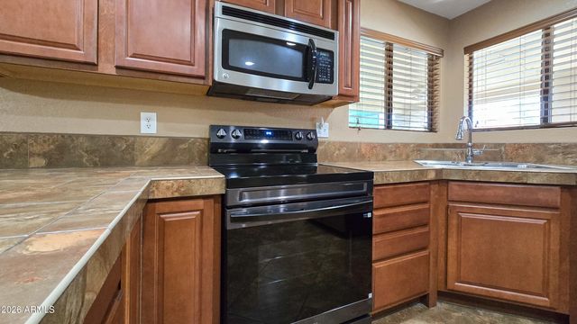 8002 W MARYLAND Avenue, Glendale, AZ 85303