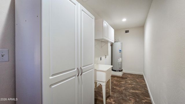 8002 W MARYLAND Avenue, Glendale, AZ 85303