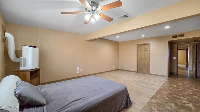 8002 W MARYLAND Avenue, Glendale, AZ 85303