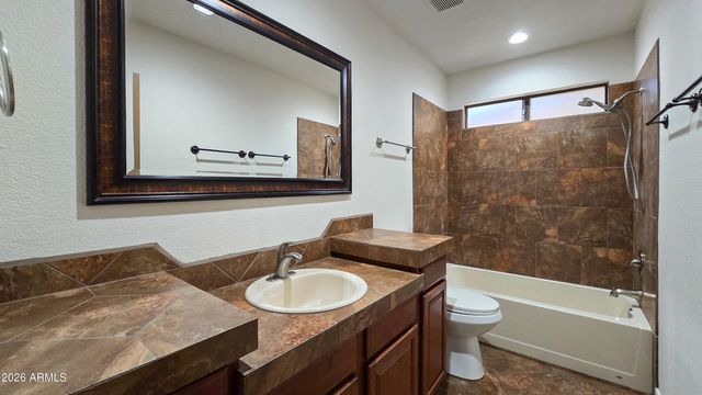 8002 W MARYLAND Avenue, Glendale, AZ 85303