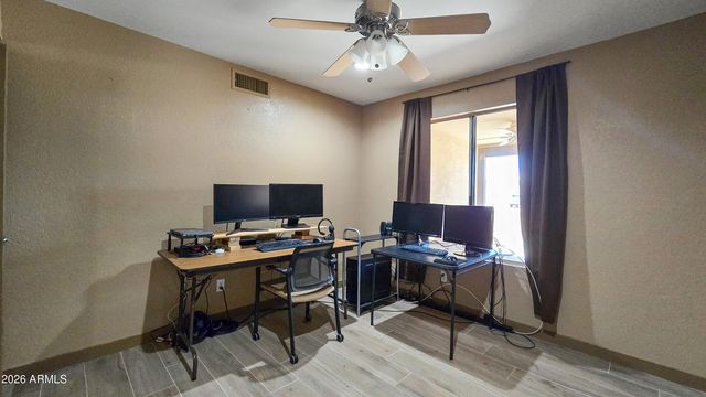 8002 W MARYLAND Avenue, Glendale, AZ 85303