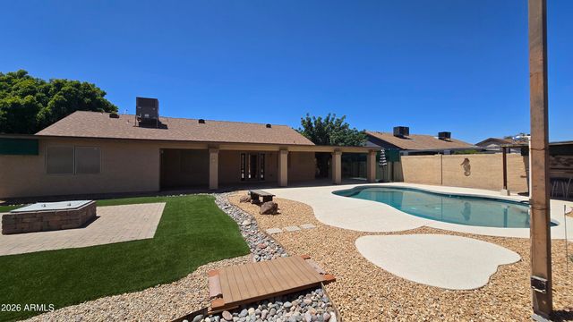 8002 W MARYLAND Avenue, Glendale, AZ 85303