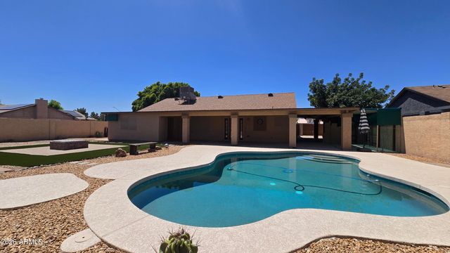 8002 W MARYLAND Avenue, Glendale, AZ 85303