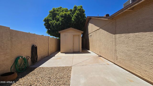 8002 W MARYLAND Avenue, Glendale, AZ 85303