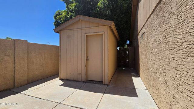 8002 W MARYLAND Avenue, Glendale, AZ 85303