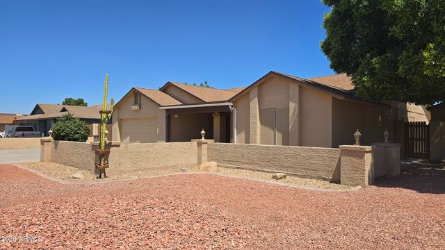 8002 W MARYLAND Avenue, Glendale, AZ 85303