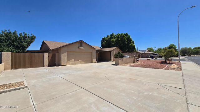 8002 W MARYLAND Avenue, Glendale, AZ 85303