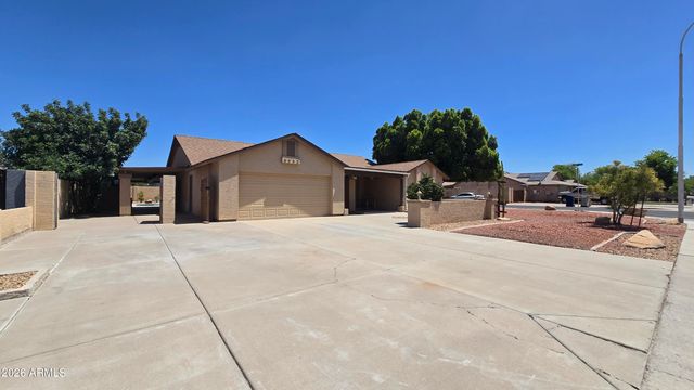 8002 W MARYLAND Avenue, Glendale, AZ 85303