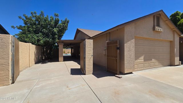 8002 W MARYLAND Avenue, Glendale, AZ 85303