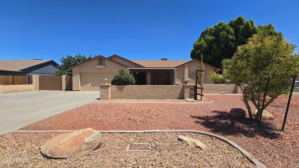 8002 W MARYLAND Avenue, Glendale, AZ 85303 — photo 3