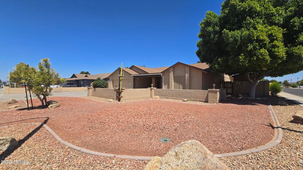 8002 W MARYLAND Avenue, Glendale, AZ 85303 — photo 4