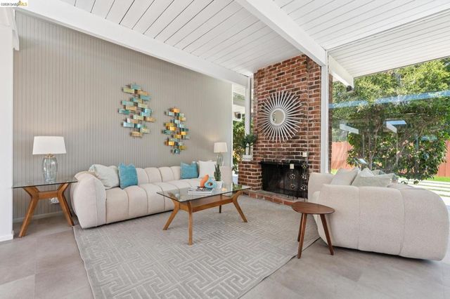 5531 Greenridge Rd, Castro Valley, CA 94552