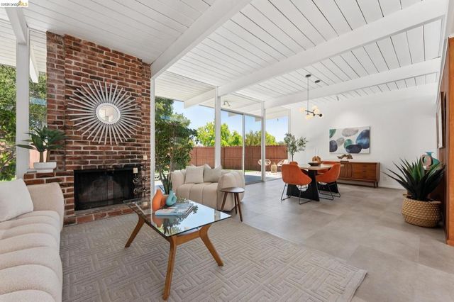 5531 Greenridge Rd, Castro Valley, CA 94552