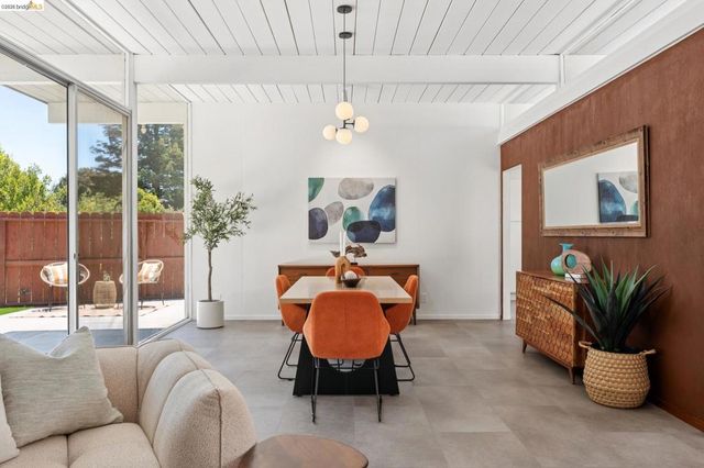 5531 Greenridge Rd, Castro Valley, CA 94552