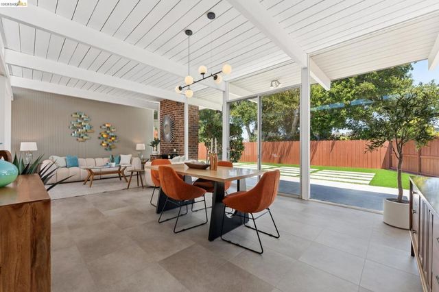 5531 Greenridge Rd, Castro Valley, CA 94552