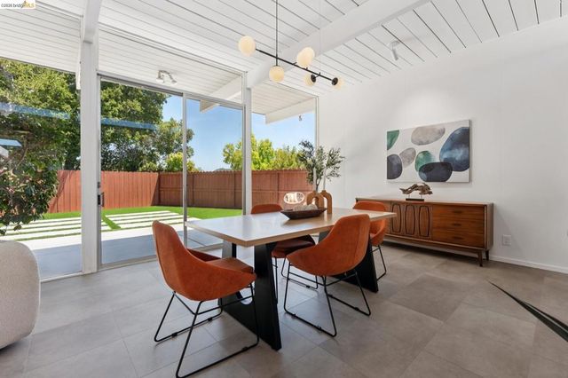 5531 Greenridge Rd, Castro Valley, CA 94552