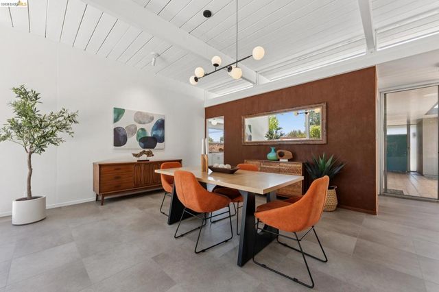 5531 Greenridge Rd, Castro Valley, CA 94552