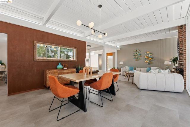 5531 Greenridge Rd, Castro Valley, CA 94552