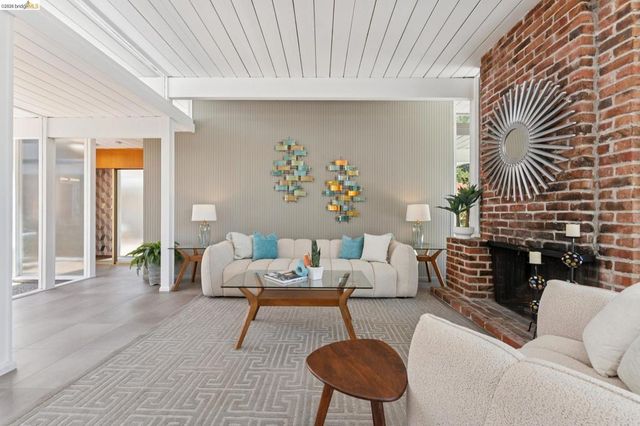 5531 Greenridge Rd, Castro Valley, CA 94552