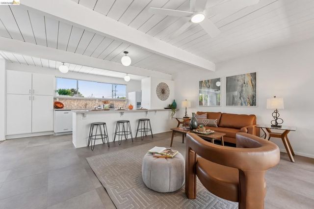 5531 Greenridge Rd, Castro Valley, CA 94552