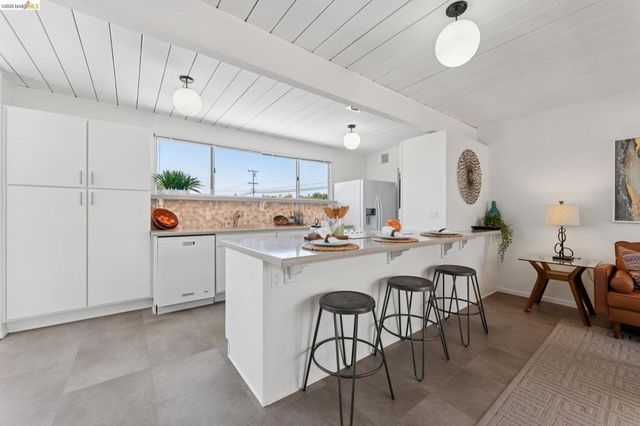 5531 Greenridge Rd, Castro Valley, CA 94552
