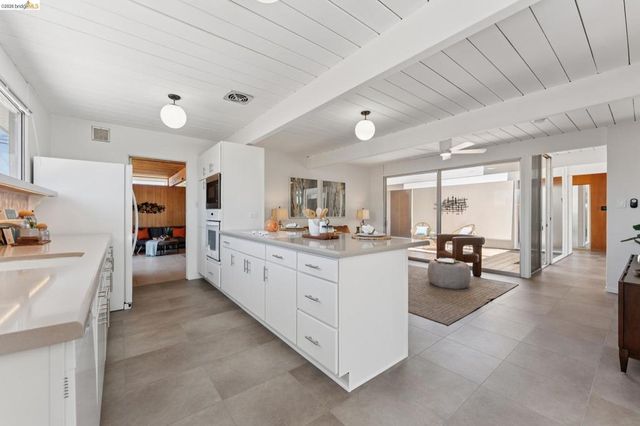 5531 Greenridge Rd, Castro Valley, CA 94552