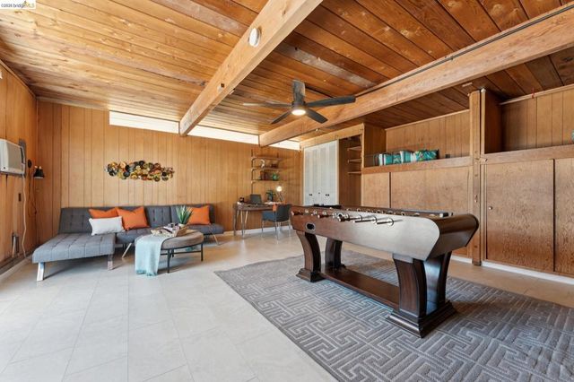5531 Greenridge Rd, Castro Valley, CA 94552