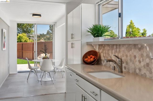 5531 Greenridge Rd, Castro Valley, CA 94552
