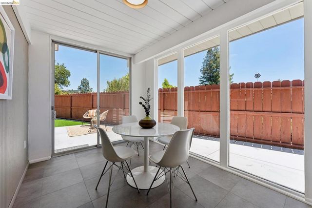 5531 Greenridge Rd, Castro Valley, CA 94552