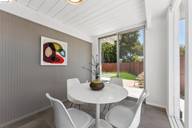 5531 Greenridge Rd, Castro Valley, CA 94552