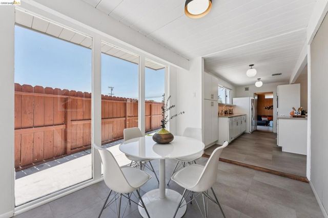 5531 Greenridge Rd, Castro Valley, CA 94552