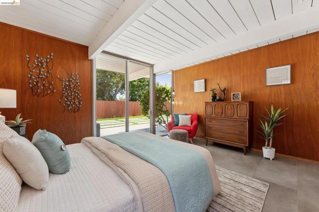 5531 Greenridge Rd, Castro Valley, CA 94552