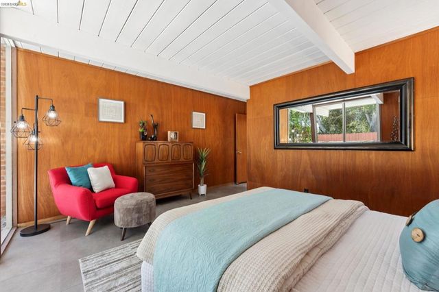 5531 Greenridge Rd, Castro Valley, CA 94552