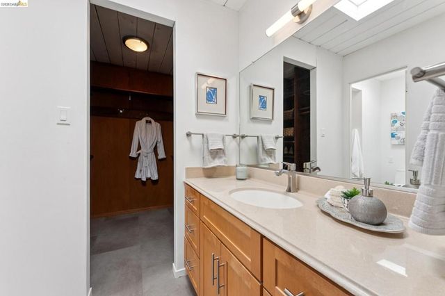 5531 Greenridge Rd, Castro Valley, CA 94552