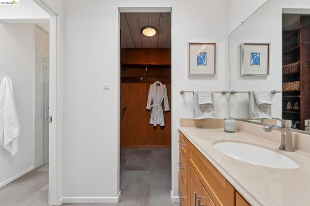 5531 Greenridge Rd, Castro Valley, CA 94552