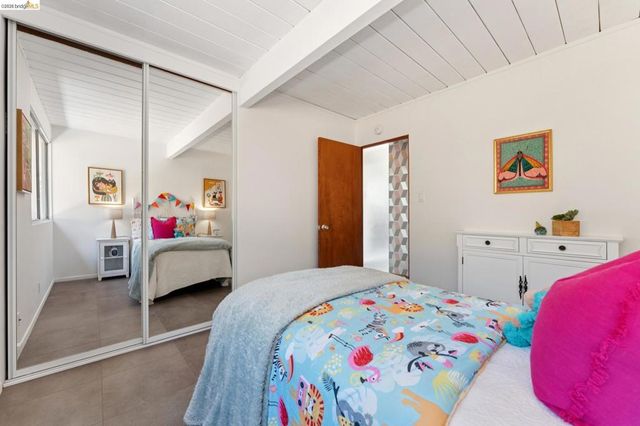 5531 Greenridge Rd, Castro Valley, CA 94552