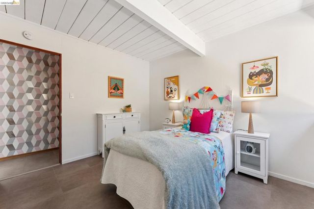 5531 Greenridge Rd, Castro Valley, CA 94552