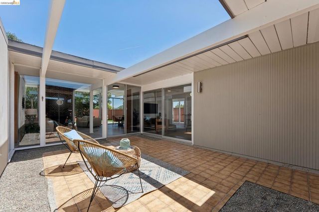 5531 Greenridge Rd, Castro Valley, CA 94552