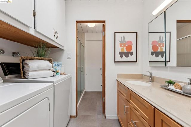 5531 Greenridge Rd, Castro Valley, CA 94552