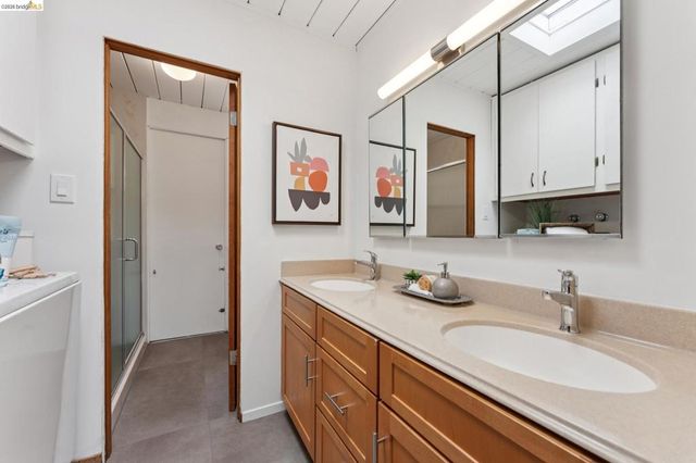 5531 Greenridge Rd, Castro Valley, CA 94552