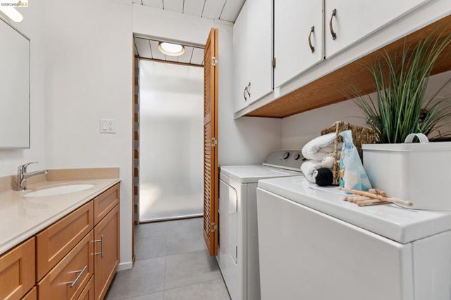 5531 Greenridge Rd, Castro Valley, CA 94552