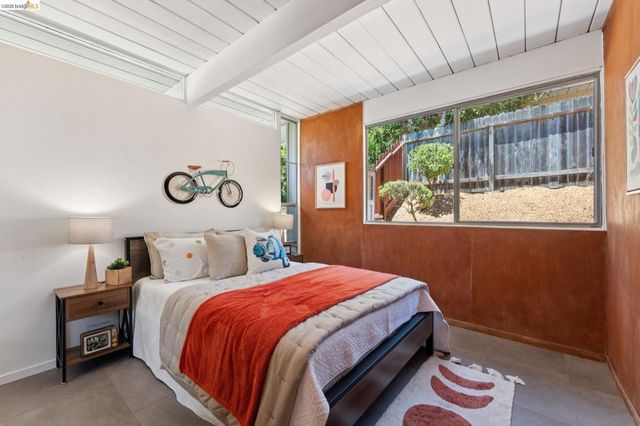 5531 Greenridge Rd, Castro Valley, CA 94552