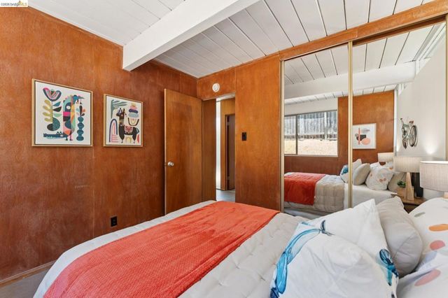 5531 Greenridge Rd, Castro Valley, CA 94552