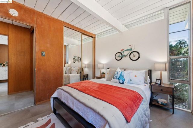 5531 Greenridge Rd, Castro Valley, CA 94552